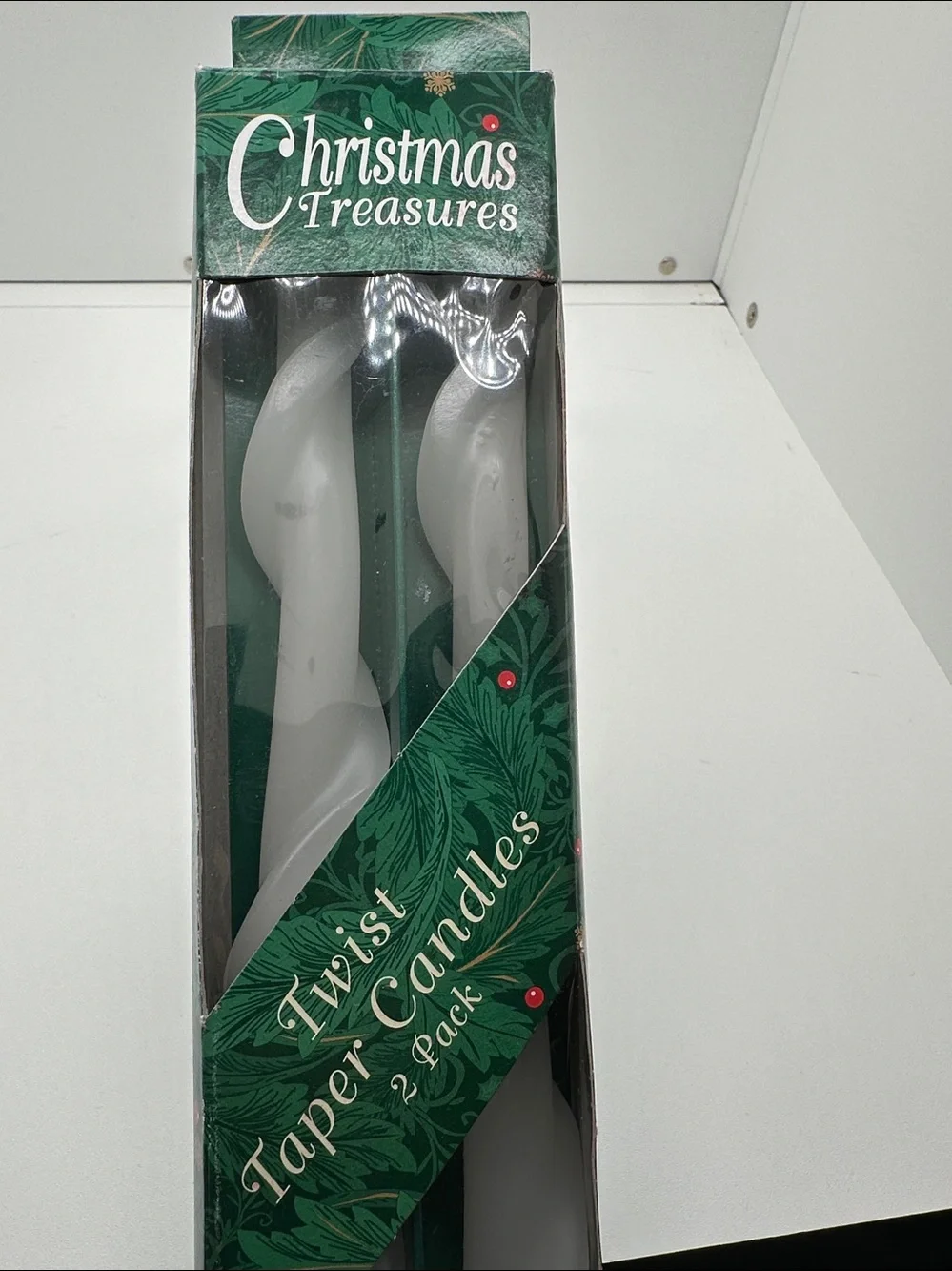 Vintage Christmas Treasures Twist Taper 12” Candles pack of 2
Made in Hong Kong - Picture 8 of 10